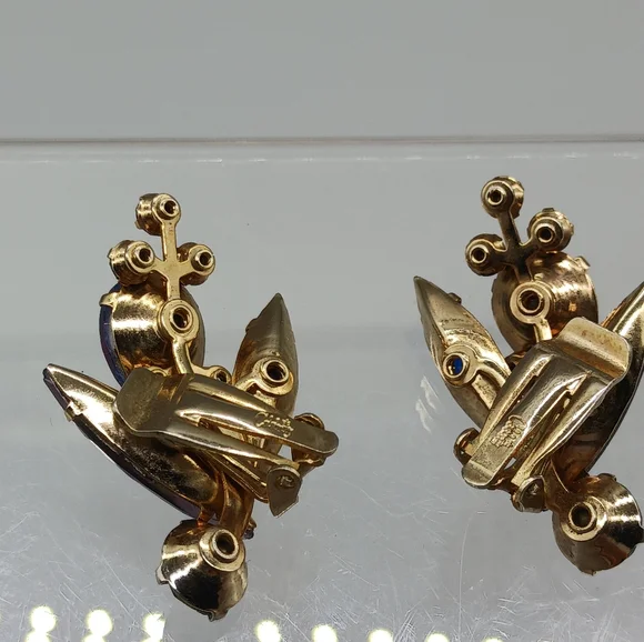 CELEBRITY VINTAGE 💙 CLIP ON EARRINGS - Picture 7 of 8